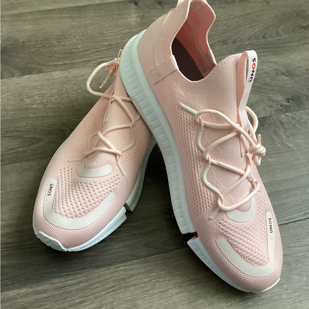 Womens/Mens Unos athletic shoes NWT. Men’s size 11-12 women’s size 12.5-13.5